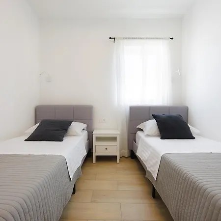 Opat Apartment Murter